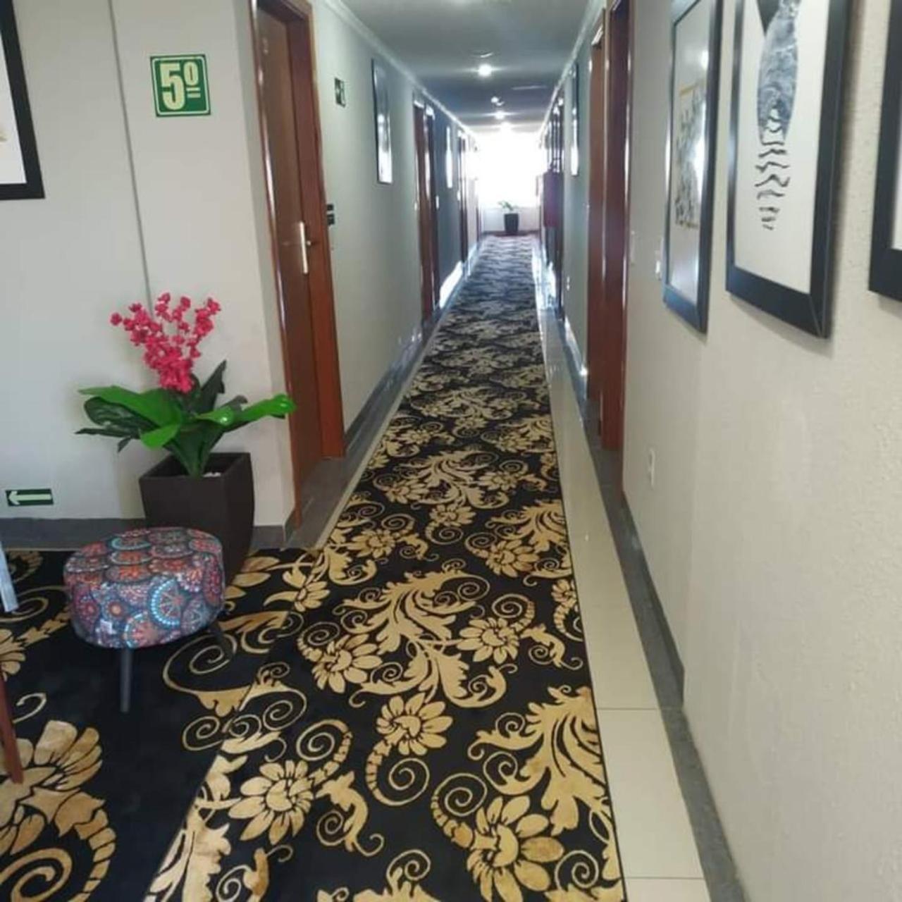 Turis Hotel Dourados Bagian luar foto