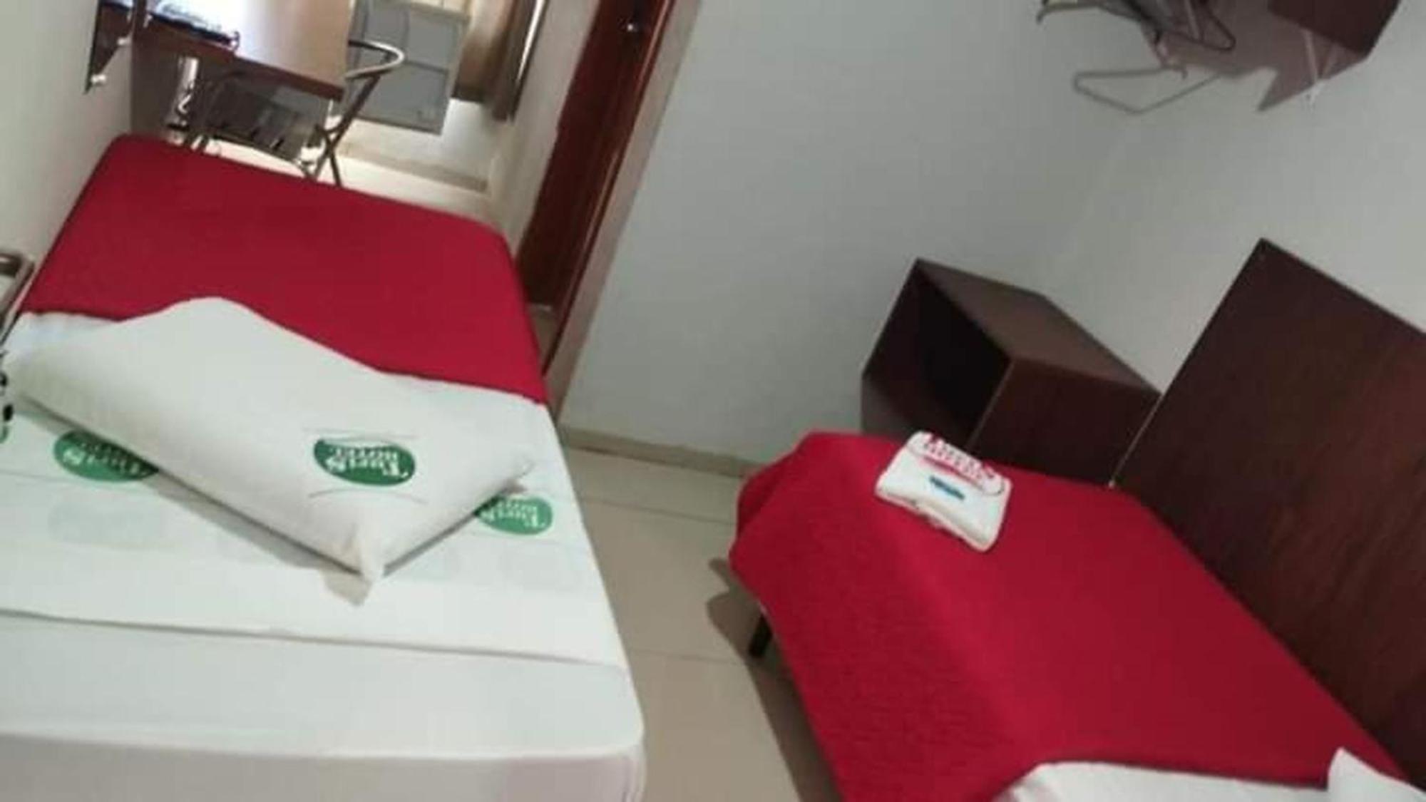 Turis Hotel Dourados Bagian luar foto