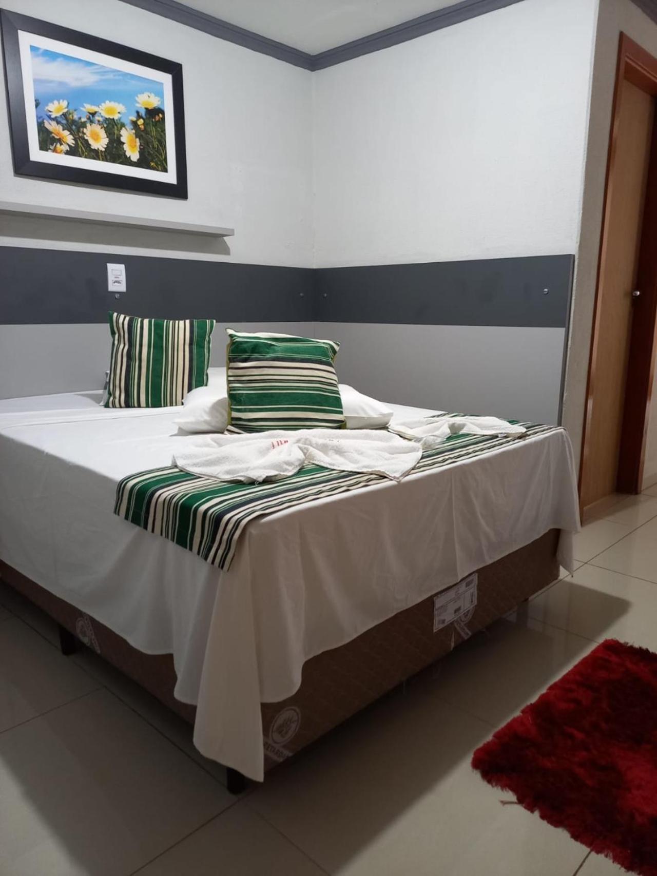 Turis Hotel Dourados Bagian luar foto