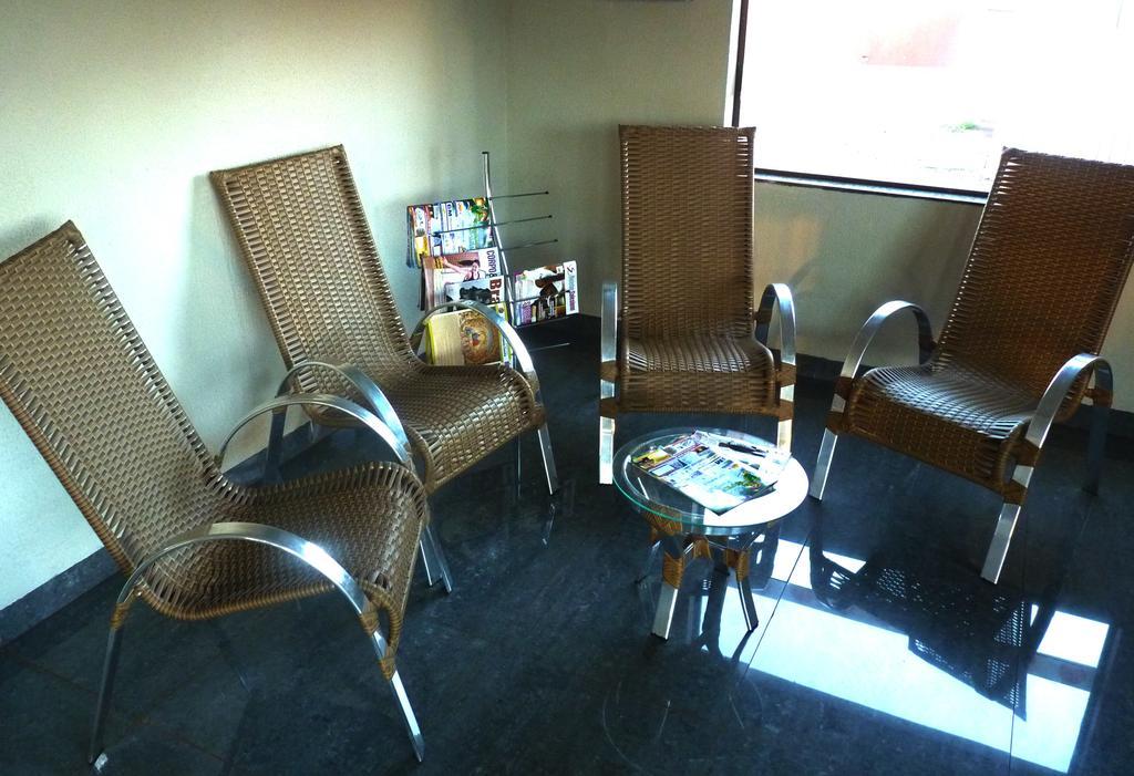 Turis Hotel Dourados Bagian luar foto